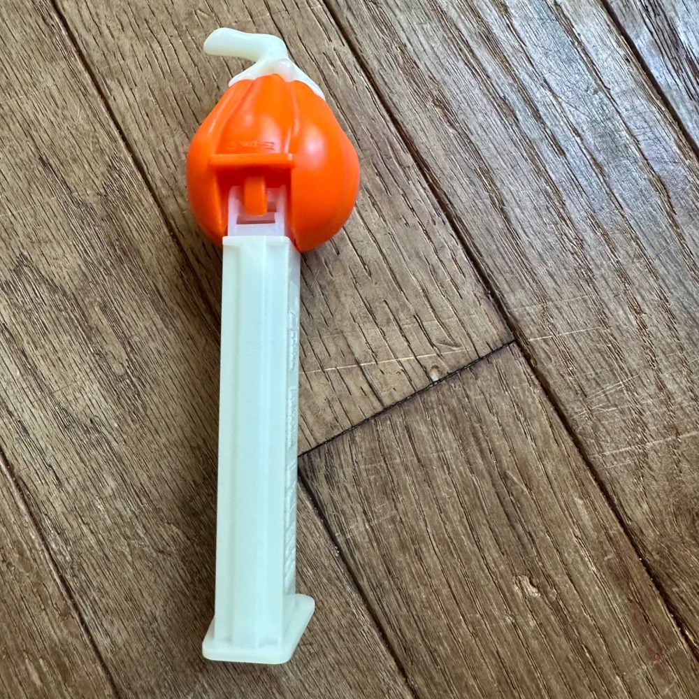 Vintage PEZ Dispenser Halloween Pumpkin Jack O Lantern Candy Made in Hungary - Picture 3 of 6